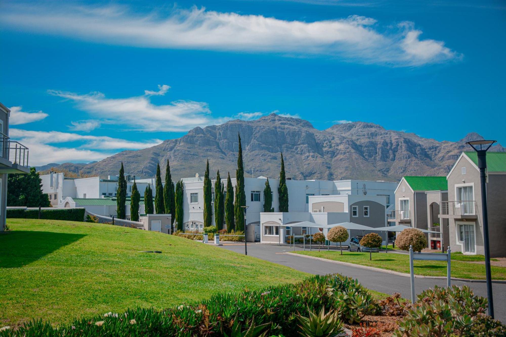 Protea Hotel By Marriott Stellenbosch & Conference Centre Exterior foto